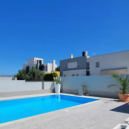 Apartamento Bezaubernde Mit Gemeinsamem Pool