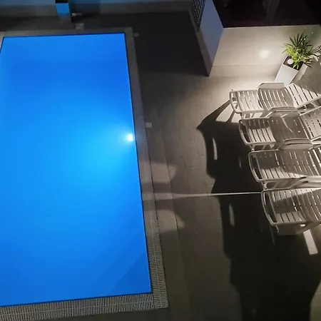Bezaubernde Mit Gemeinsamem Pool Apartment *