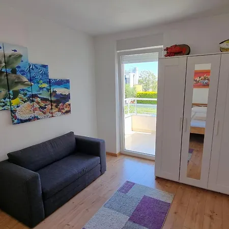 Bezaubernde Mit Gemeinsamem Pool Apartment *
