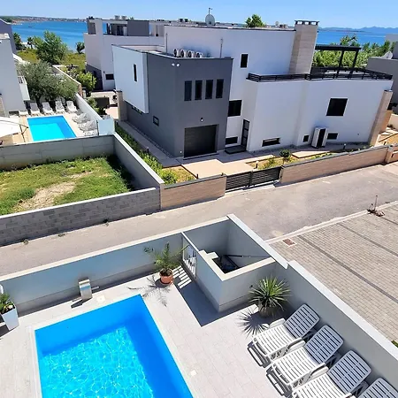 Bezaubernde Mit Gemeinsamem Pool Apartment