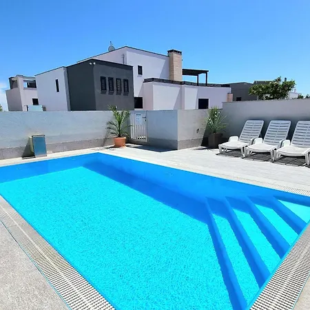 Bezaubernde Mit Gemeinsamem Pool